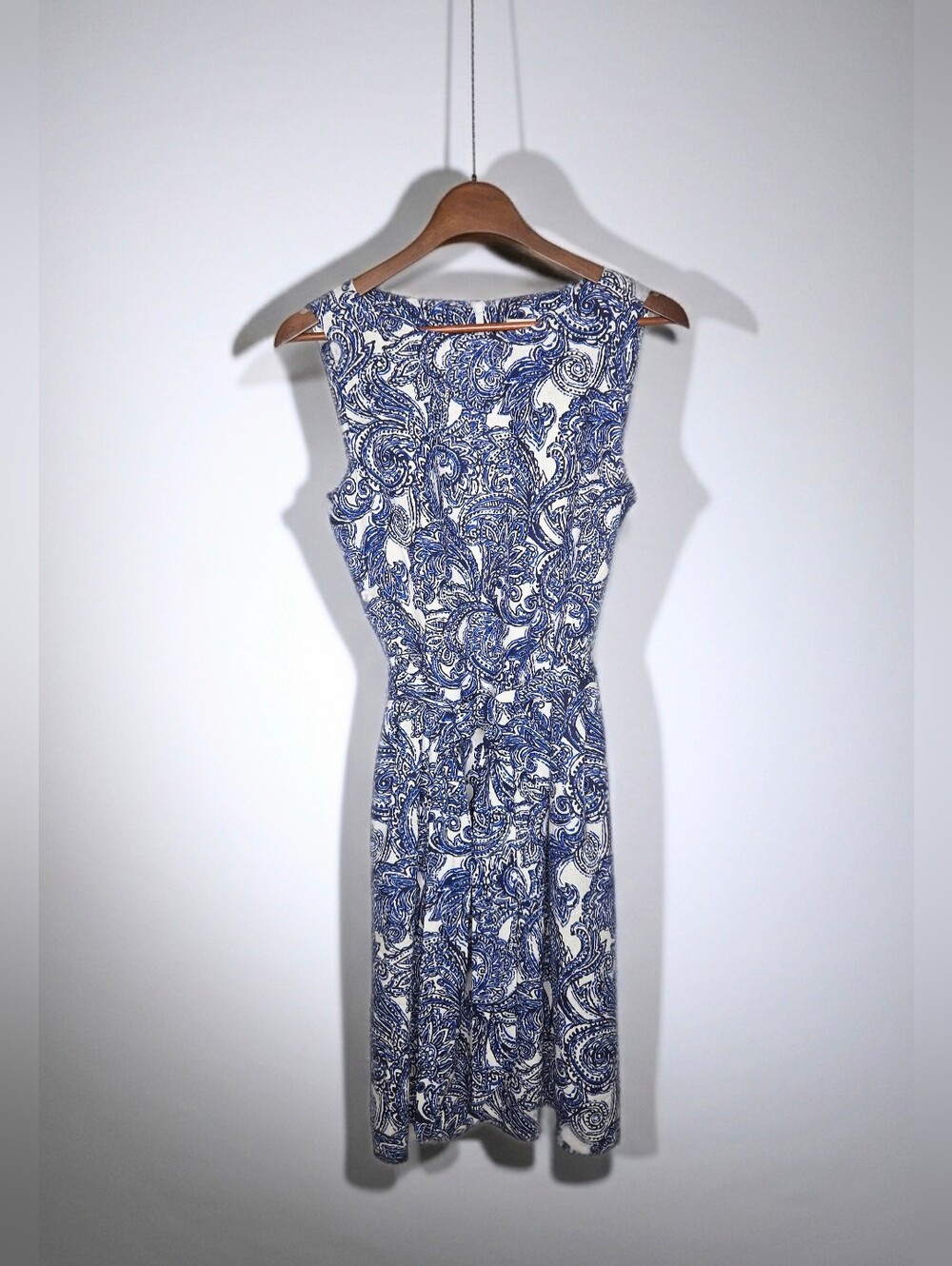 Anne Klein Blue White Paisley Sleeveless Midi Sheath Dress Belted Size 6